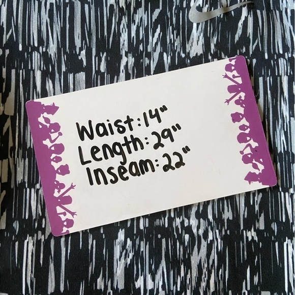 Nike Dri Fit Capri Leggings Black White Gray Mesh Back Cutouts & Pocket Medium - Picture 11 of 11